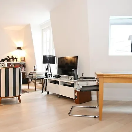 Apartment Sous Les Toits Paris